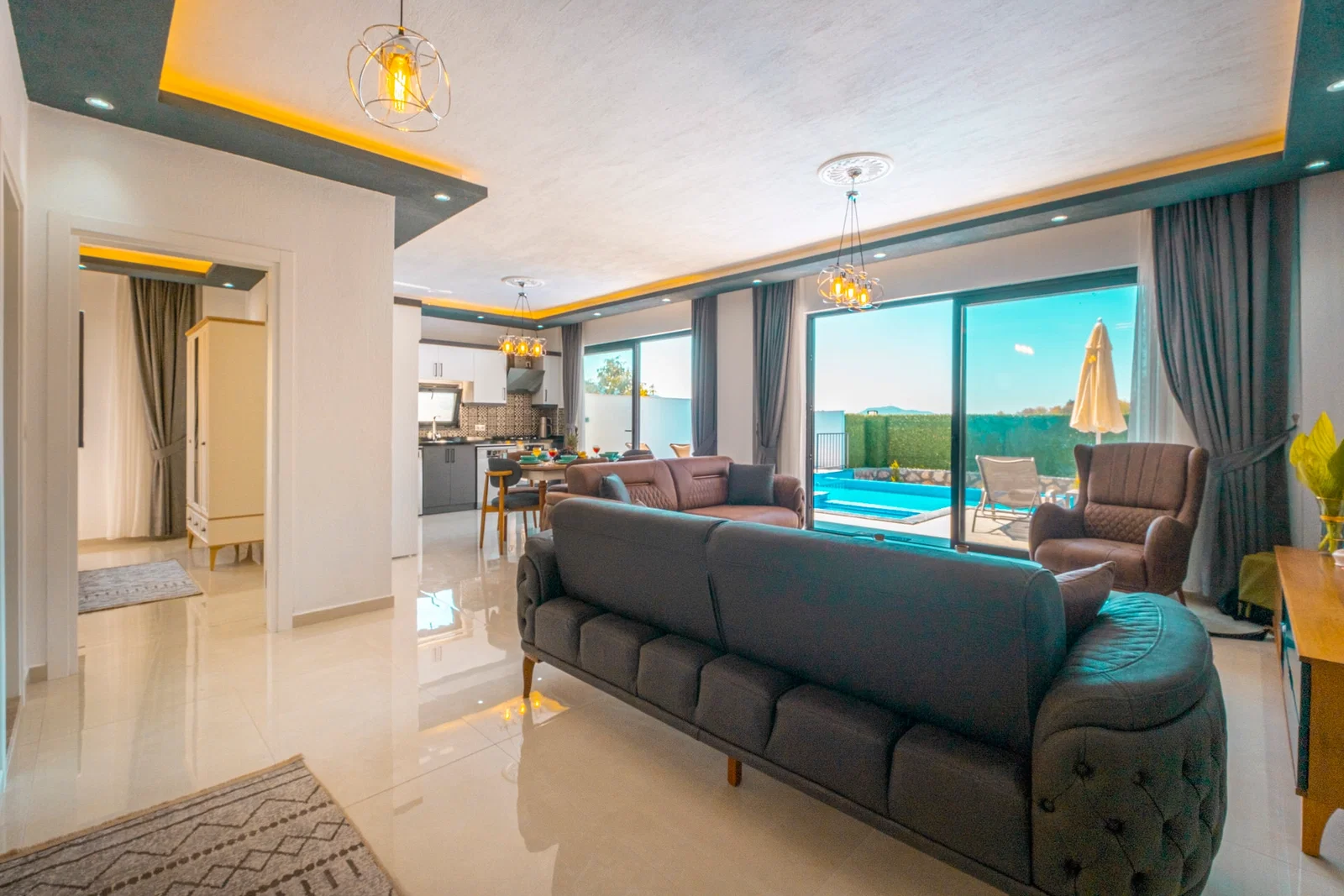 Bezirgan’da Korunaklı, Çocuk Havuzlu, Jakuzili, Kiralık Villa