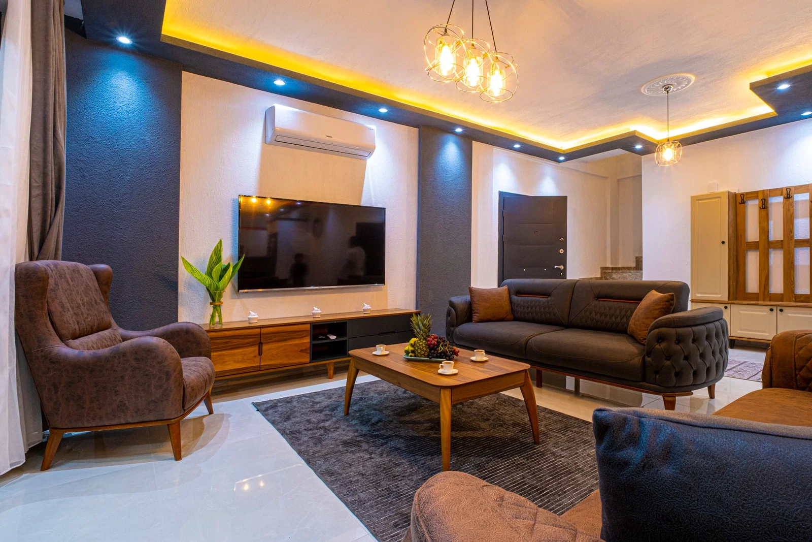 Bezirgan’da Korunaklı, Çocuk Havuzlu, Jakuzili, Kiralık Villa