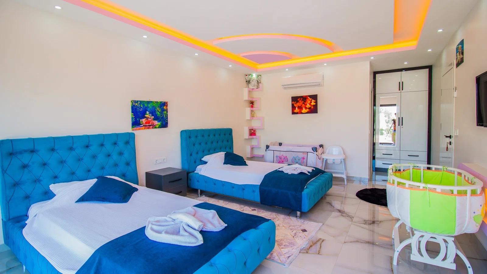 Çayköy’de Korunaklı, Çocuk Havuzlu, 4 Kişilik, Kiralık Villa