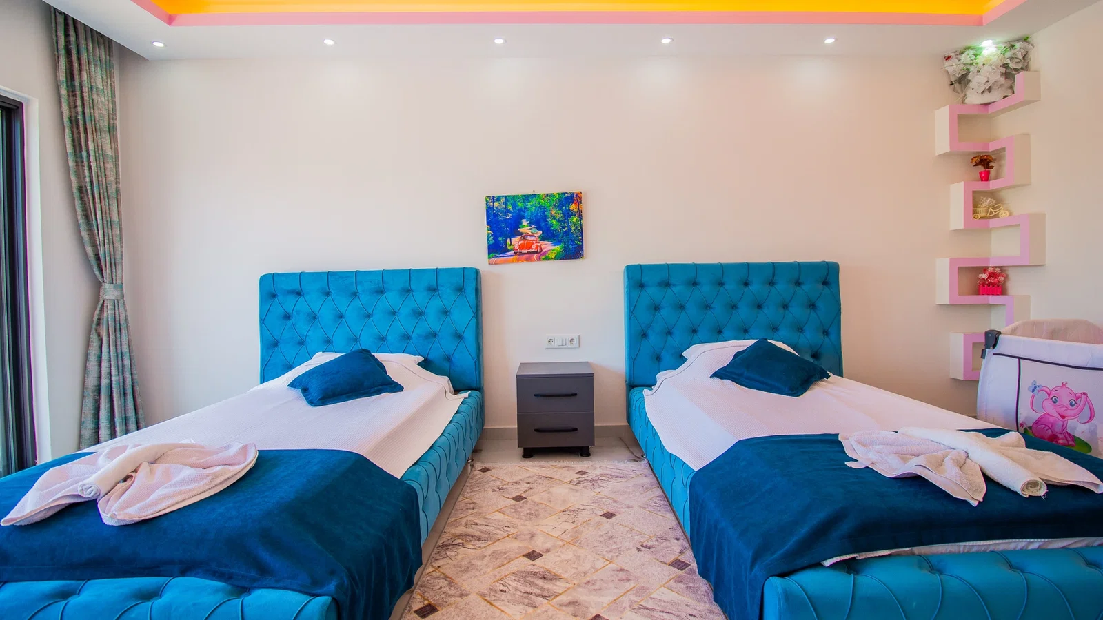Çayköy’de Korunaklı, Çocuk Havuzlu, 4 Kişilik, Kiralık Villa