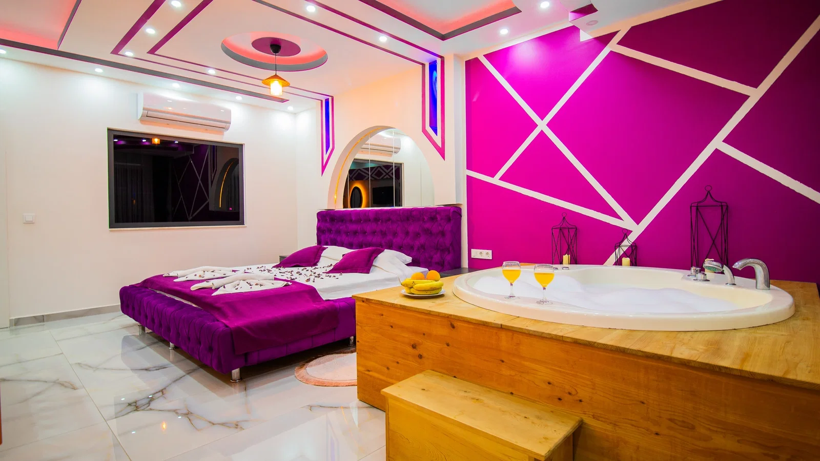 Çayköy’de Korunaklı, Çocuk Havuzlu, 4 Kişilik, Kiralık Villa