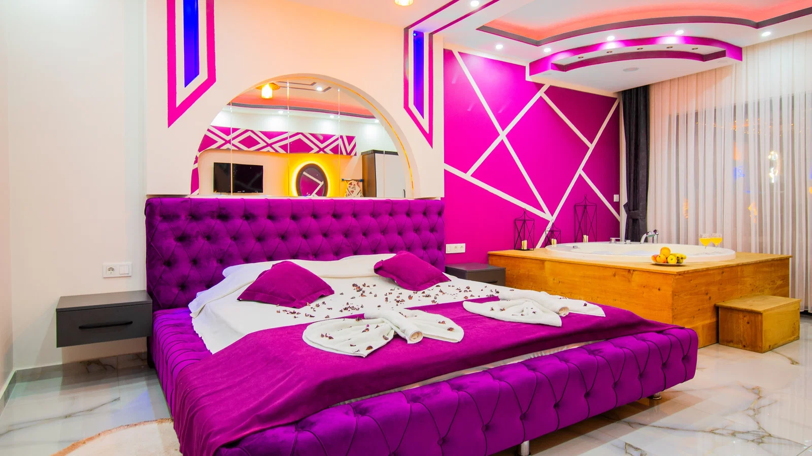 Çayköy’de Korunaklı, Çocuk Havuzlu, 4 Kişilik, Kiralık Villa