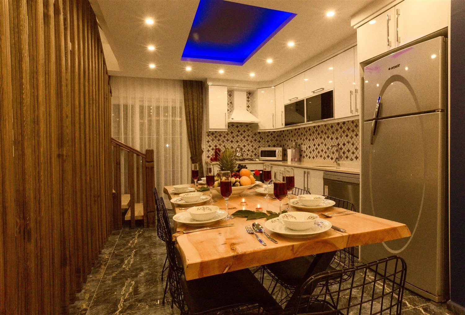 Bezirgan’da Huzurlu, Korunaklı Havuzlu, 8 Kişilik, Kiralık Villa