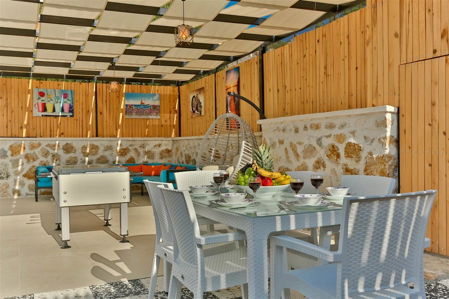 Bezirgan’da Huzurlu, Korunaklı Havuzlu, 8 Kişilik, Kiralık Villa
