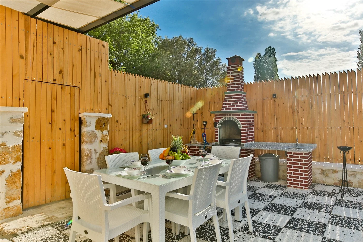 Bezirgan’da Huzurlu, Korunaklı Havuzlu, 8 Kişilik, Kiralık Villa