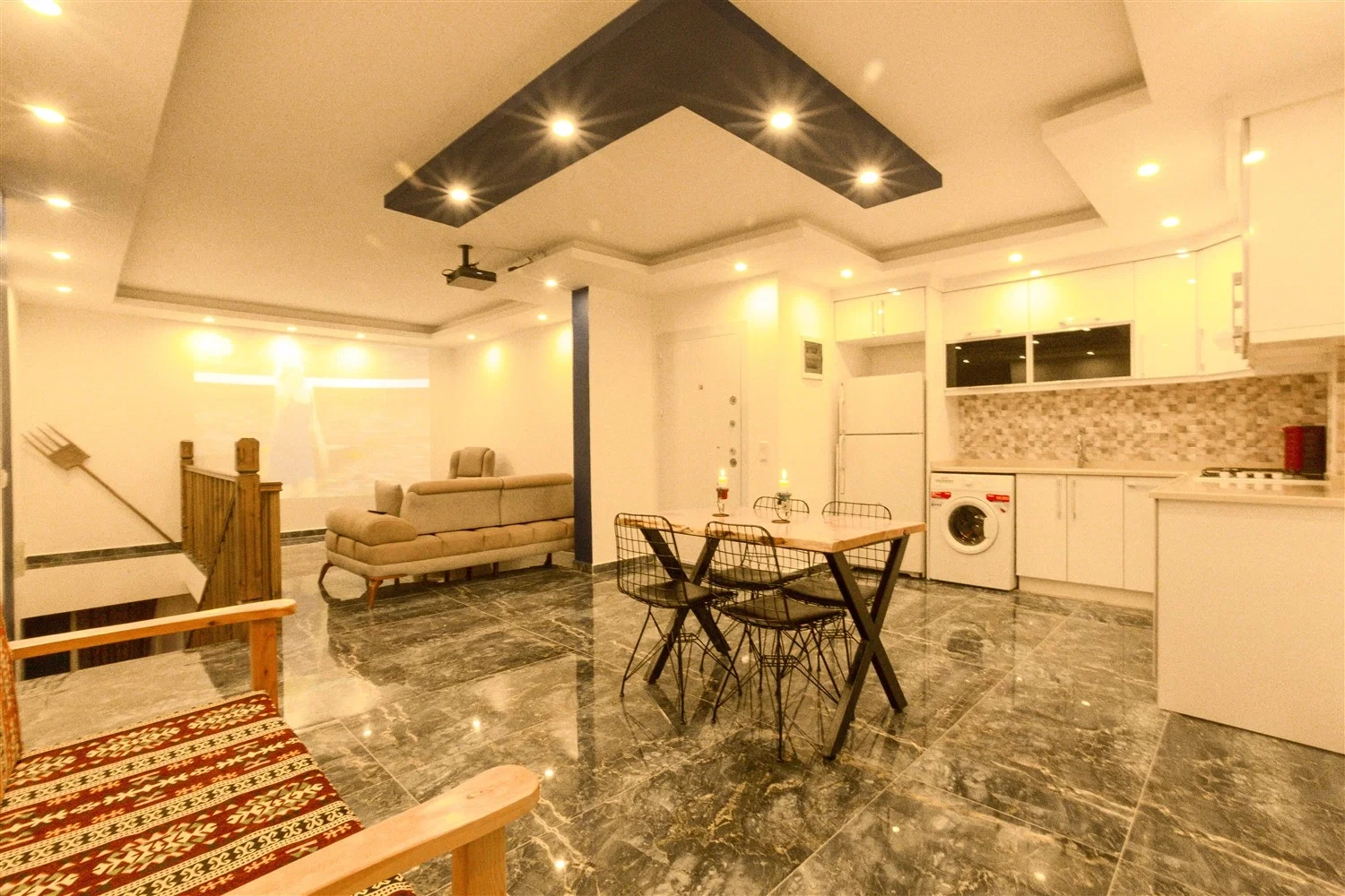 Bezirgan’da Huzurlu, Korunaklı Havuzlu, 8 Kişilik, Kiralık Villa