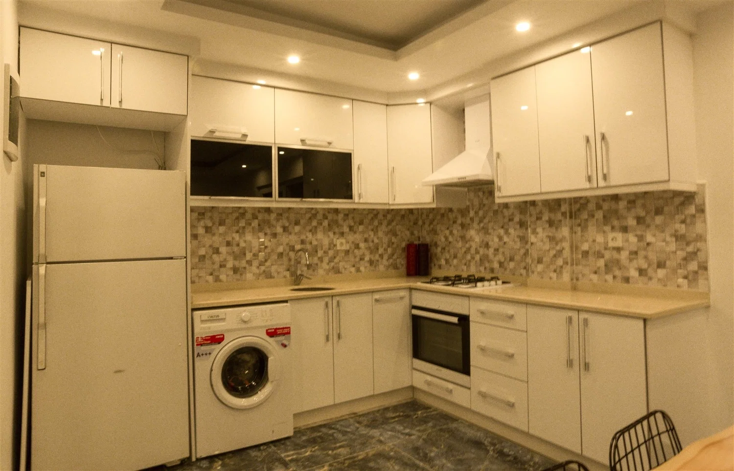 Bezirgan’da Huzurlu, Korunaklı Havuzlu, 8 Kişilik, Kiralık Villa