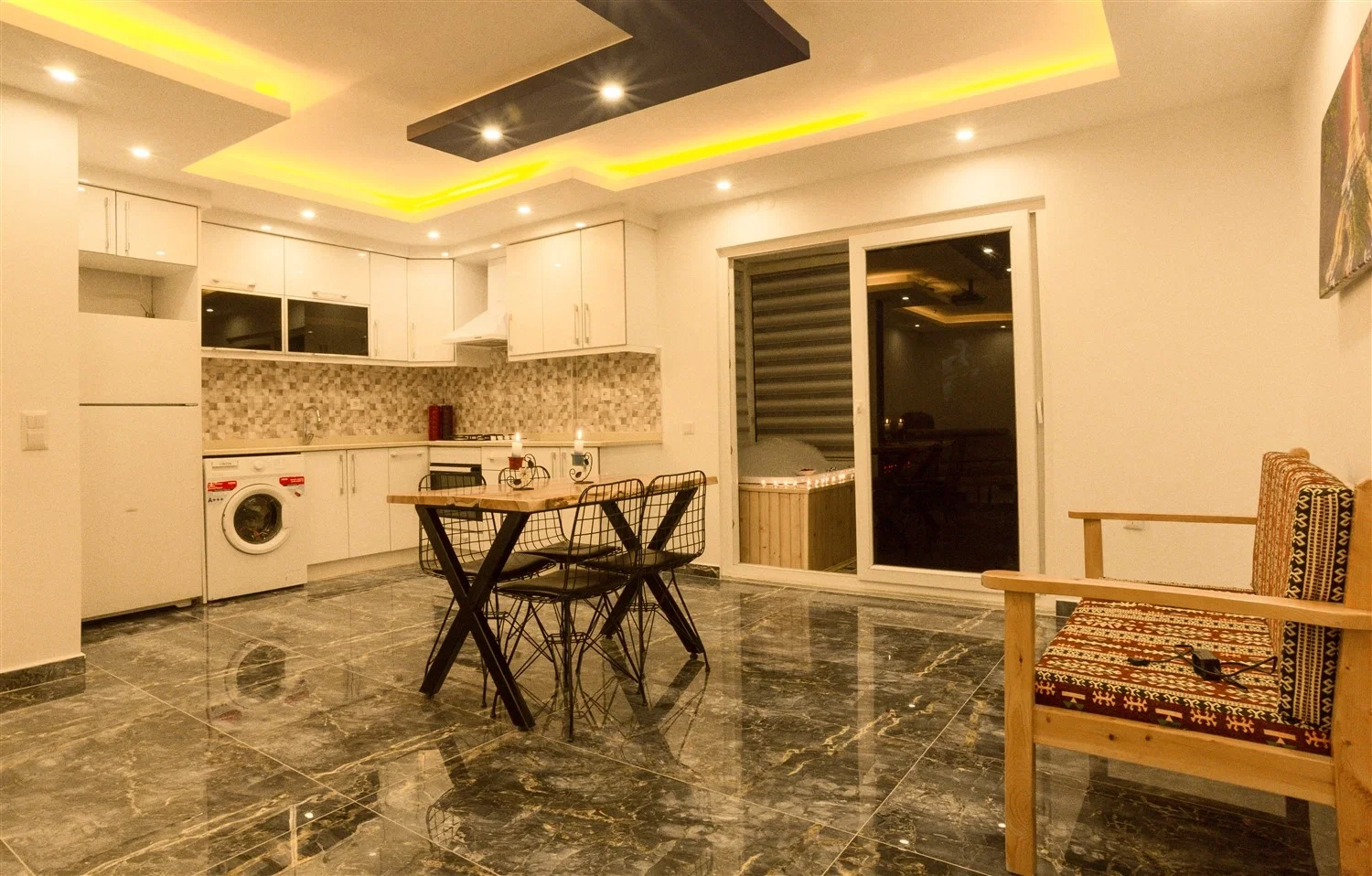 Bezirgan’da Huzurlu, Korunaklı Havuzlu, 8 Kişilik, Kiralık Villa
