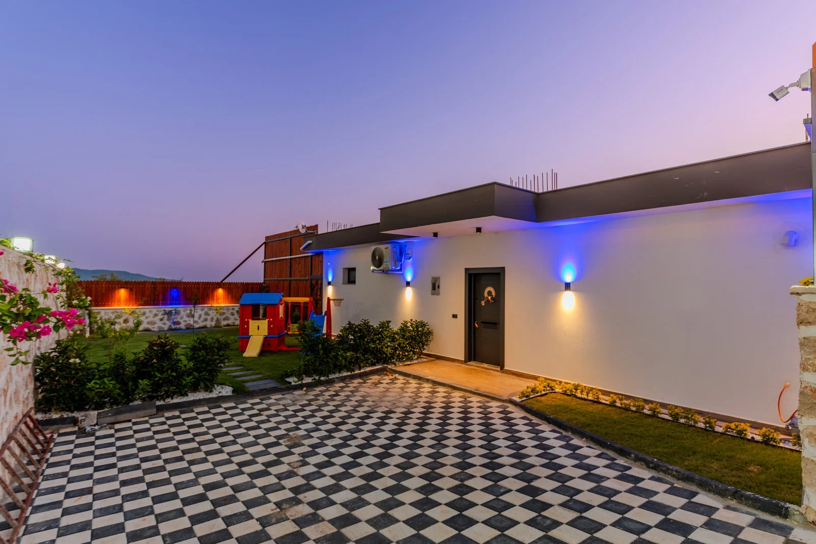 Çavdır’da Korunaklı, Çocuk Havuzlu, 2 Yatak Odalı, Kiralık Villa