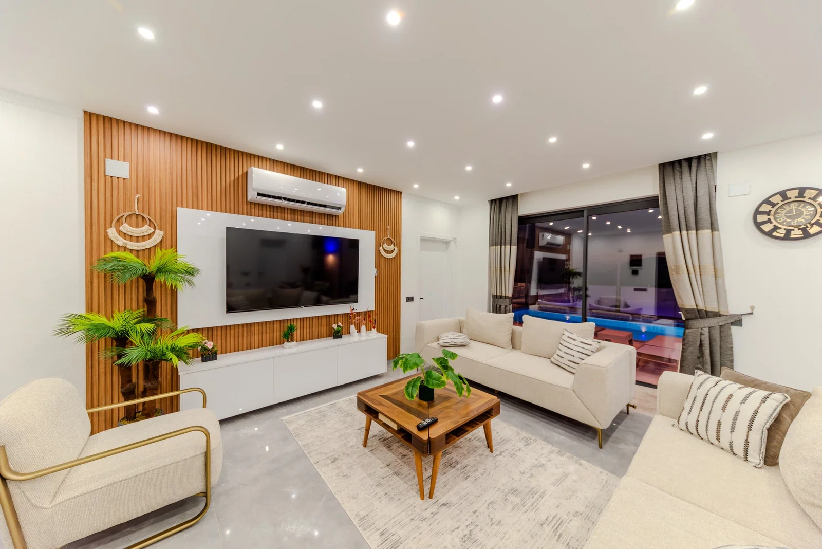 Çavdır’da Korunaklı, Çocuk Havuzlu, 2 Yatak Odalı, Kiralık Villa