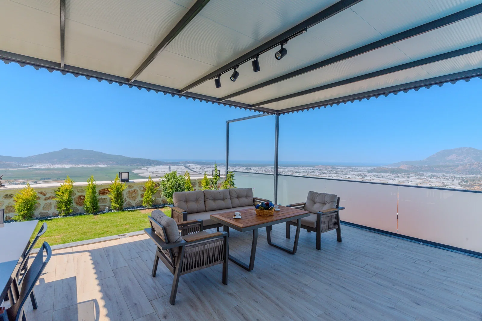 Çavdır’da Korunaklı, Çocuk Havuzlu, 2 Yatak Odalı, Kiralık Villa