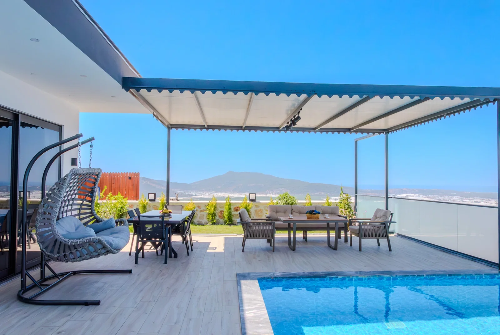 Çavdır’da Korunaklı, Çocuk Havuzlu, 2 Yatak Odalı, Kiralık Villa