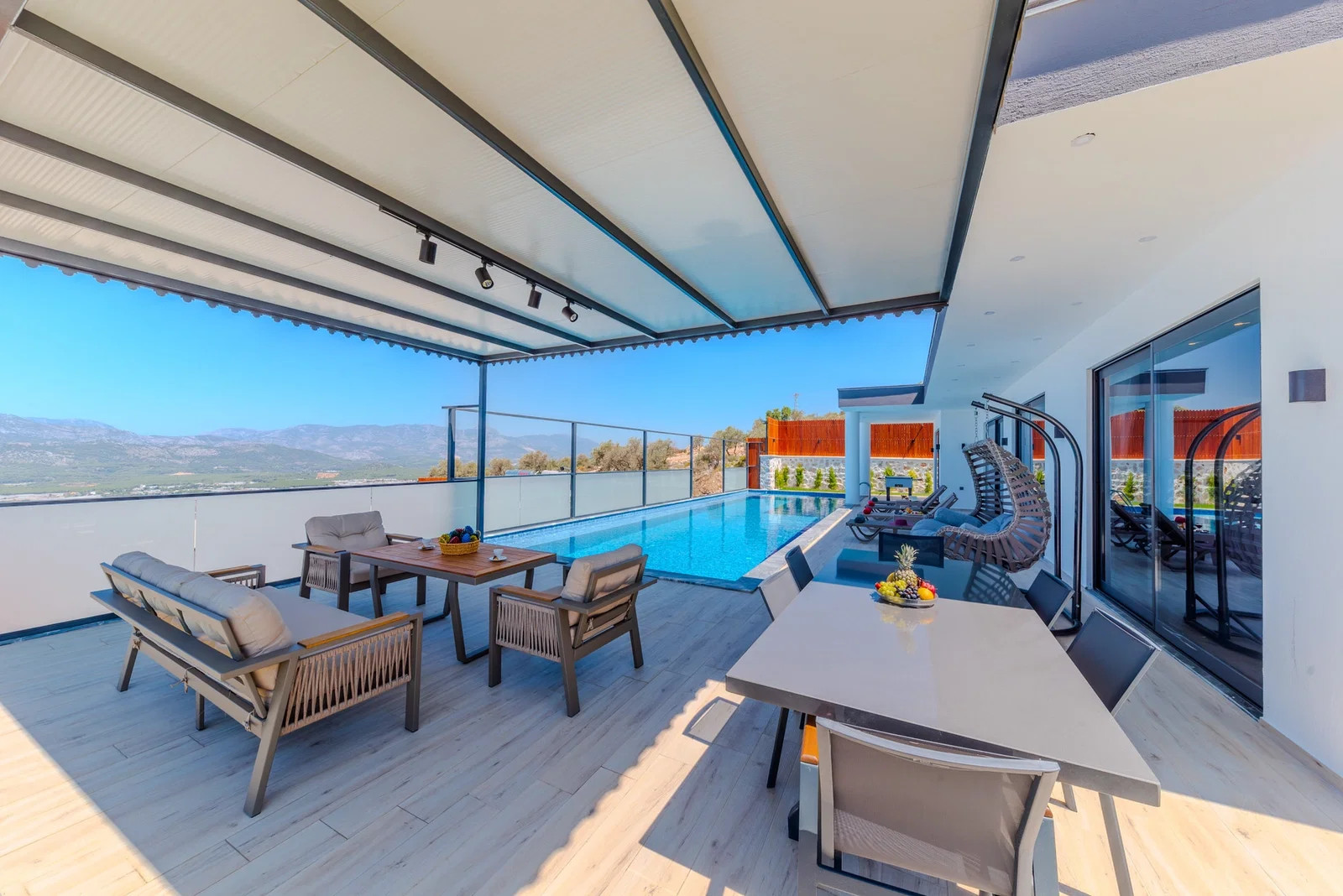 Çavdır’da Korunaklı, Çocuk Havuzlu, 2 Yatak Odalı, Kiralık Villa