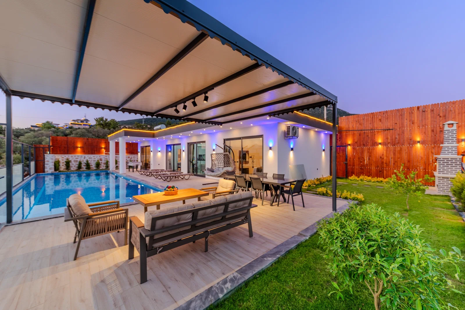 Çavdır’da Korunaklı, Çocuk Havuzlu, 2 Yatak Odalı, Kiralık Villa
