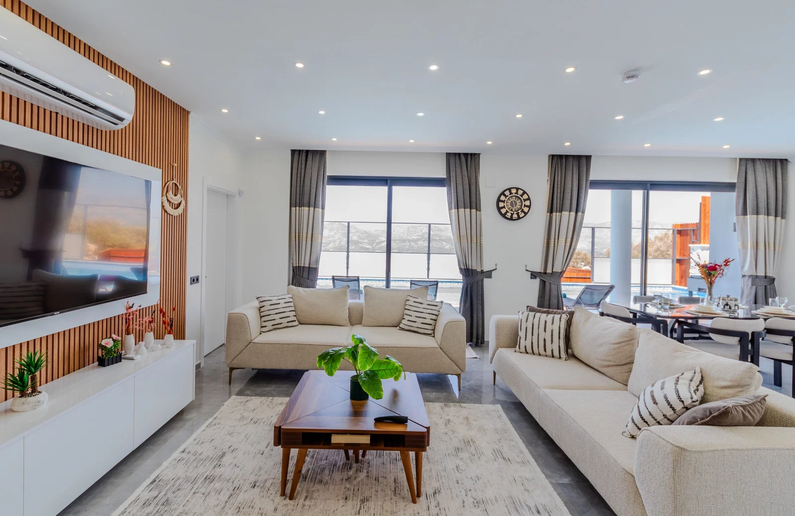 Çavdır’da Korunaklı, Çocuk Havuzlu, 2 Yatak Odalı, Kiralık Villa