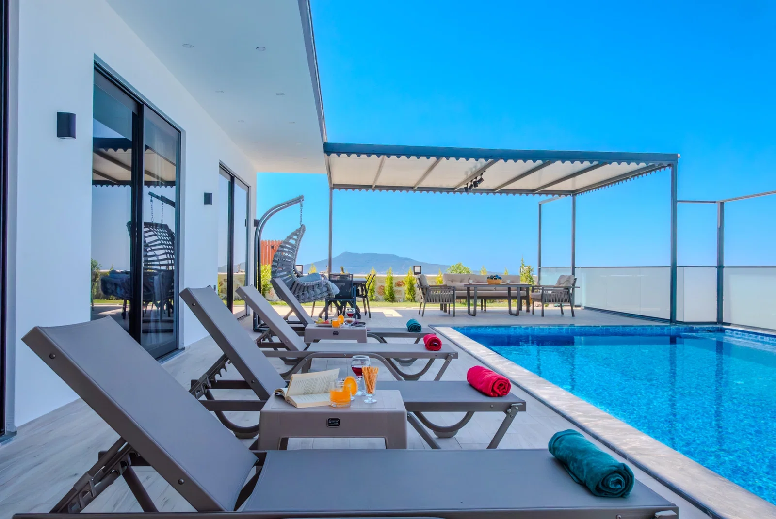 Çavdır’da Korunaklı, Çocuk Havuzlu, 2 Yatak Odalı, Kiralık Villa