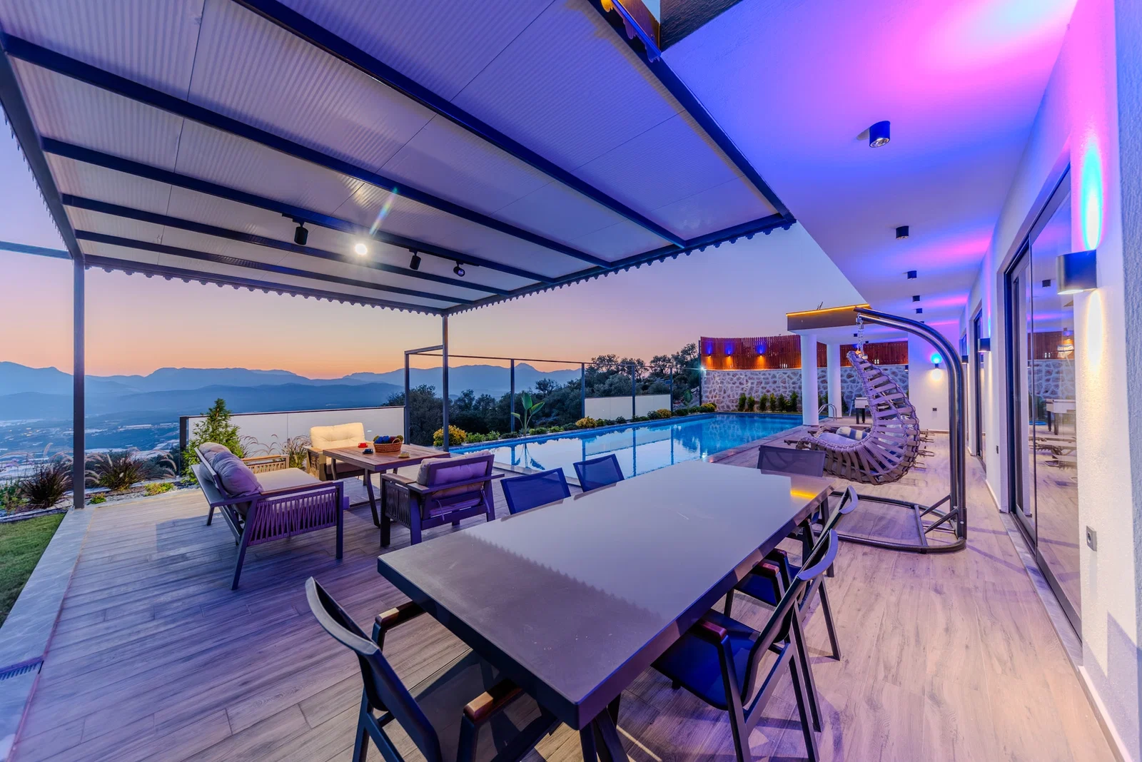Çavdır’da Korunaklı, Çocuk Havuzlu, 2 Yatak Odalı, Kiralık Villa