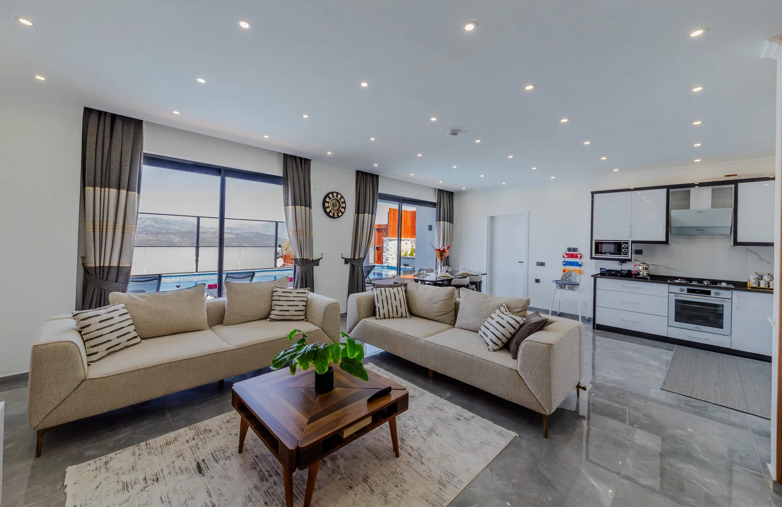Çavdır’da Korunaklı, Çocuk Havuzlu, 2 Yatak Odalı, Kiralık Villa
