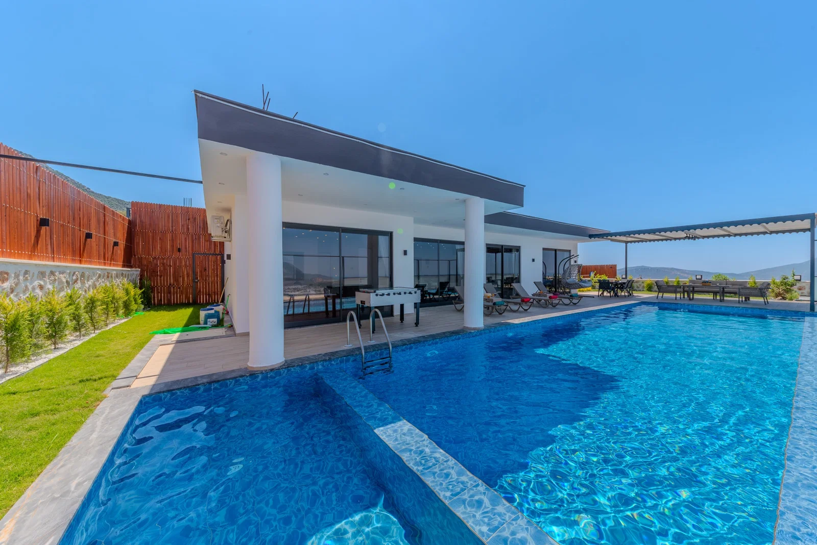 Çavdır’da Korunaklı, Çocuk Havuzlu, 2 Yatak Odalı, Kiralık Villa