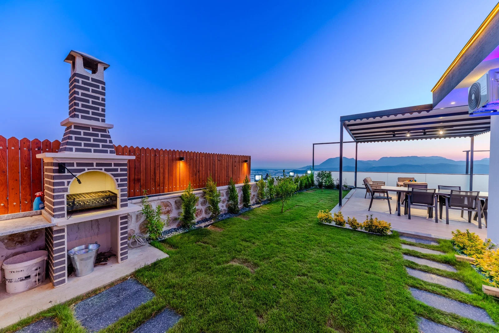 Çavdır’da Korunaklı, Çocuk Havuzlu, 2 Yatak Odalı, Kiralık Villa