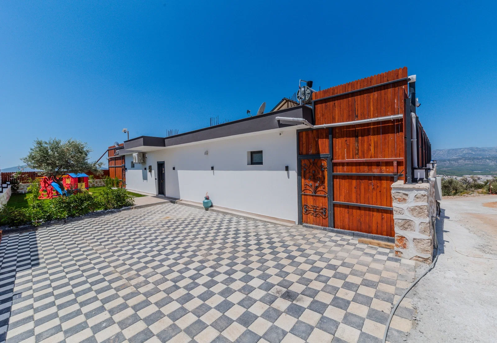 Çavdır’da Korunaklı, Çocuk Havuzlu, 2 Yatak Odalı, Kiralık Villa