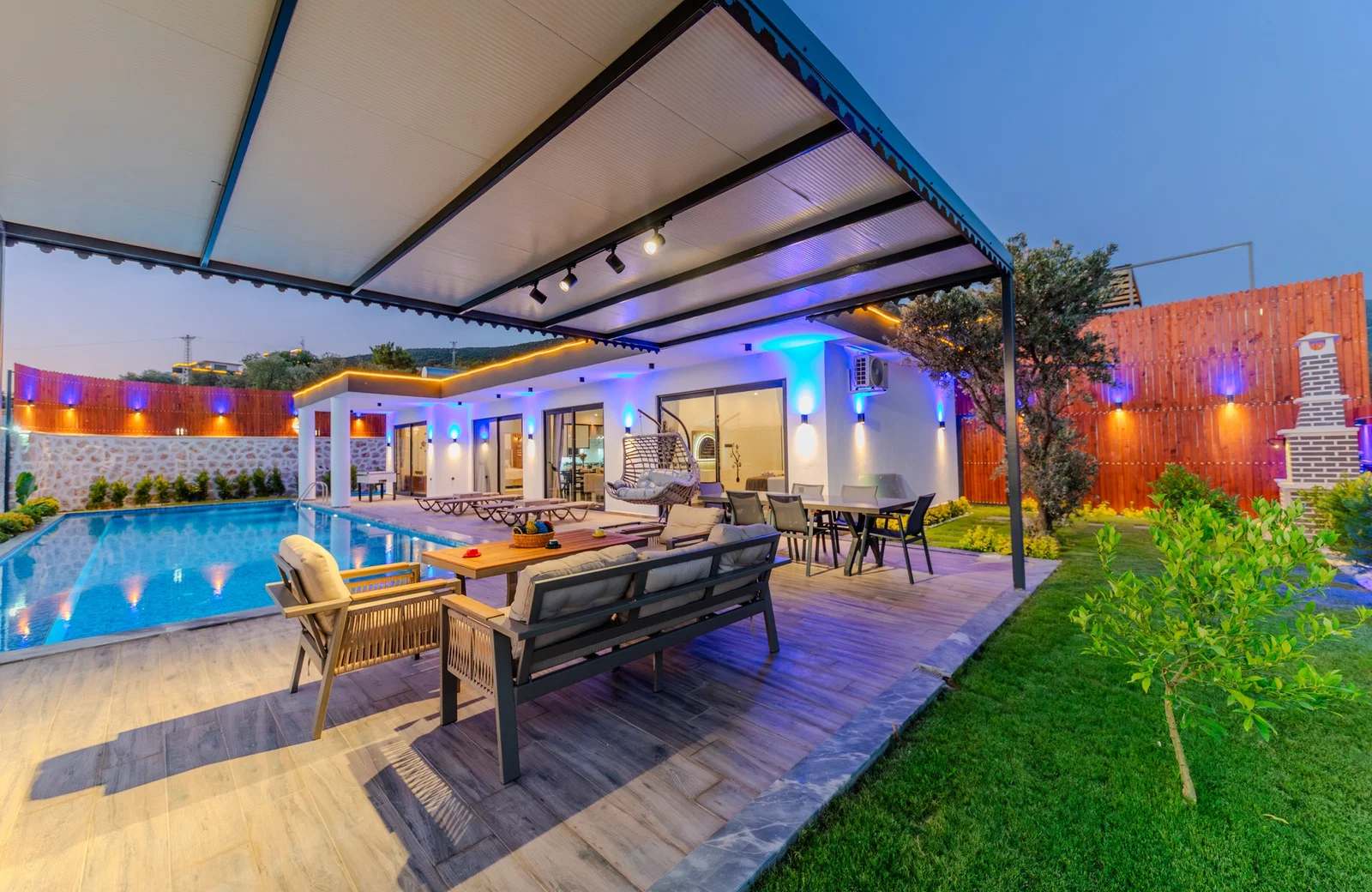 Çavdır’da Korunaklı, Çocuk Havuzlu, 2 Yatak Odalı, Kiralık Villa