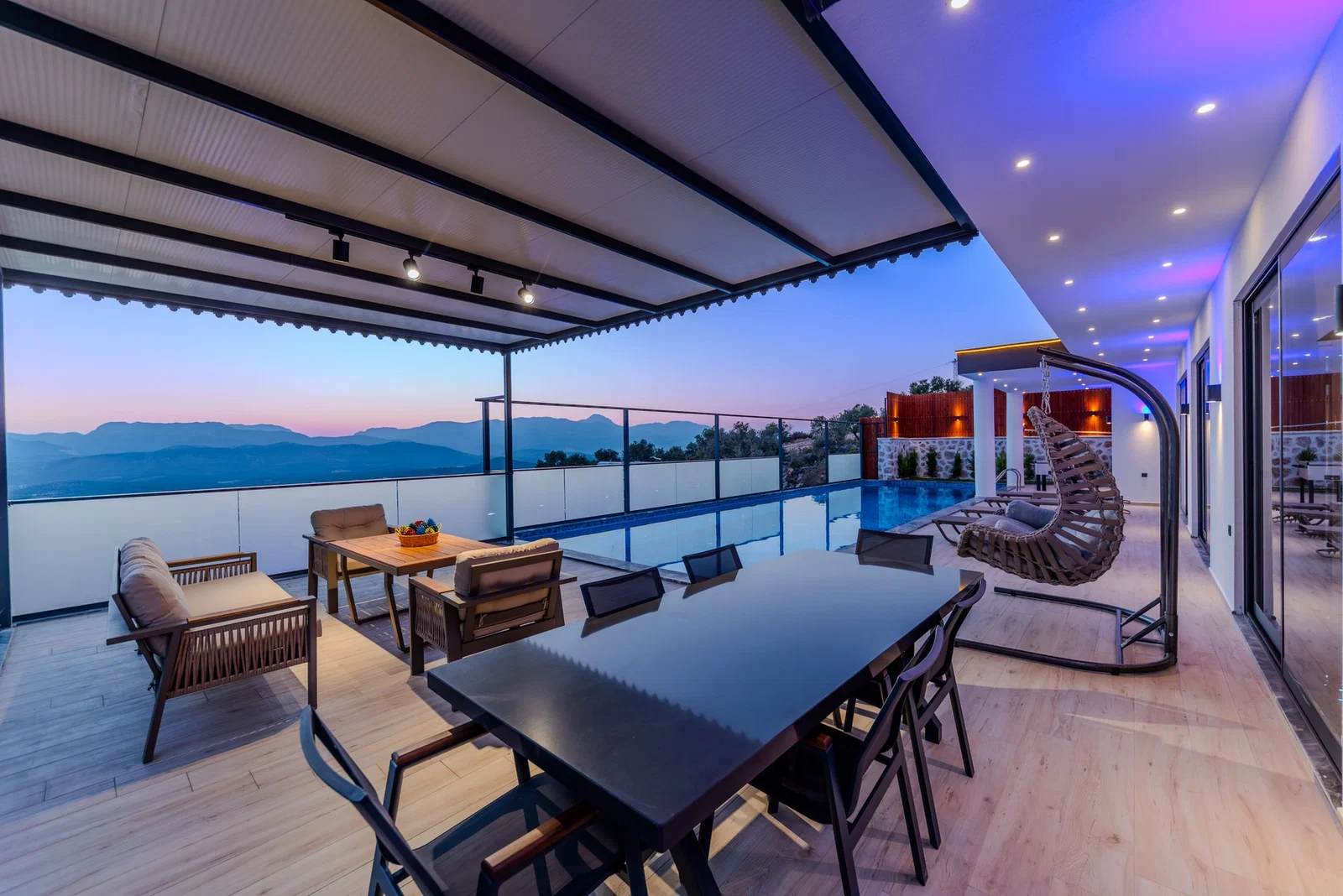Çavdır’da Korunaklı, Çocuk Havuzlu, 2 Yatak Odalı, Kiralık Villa