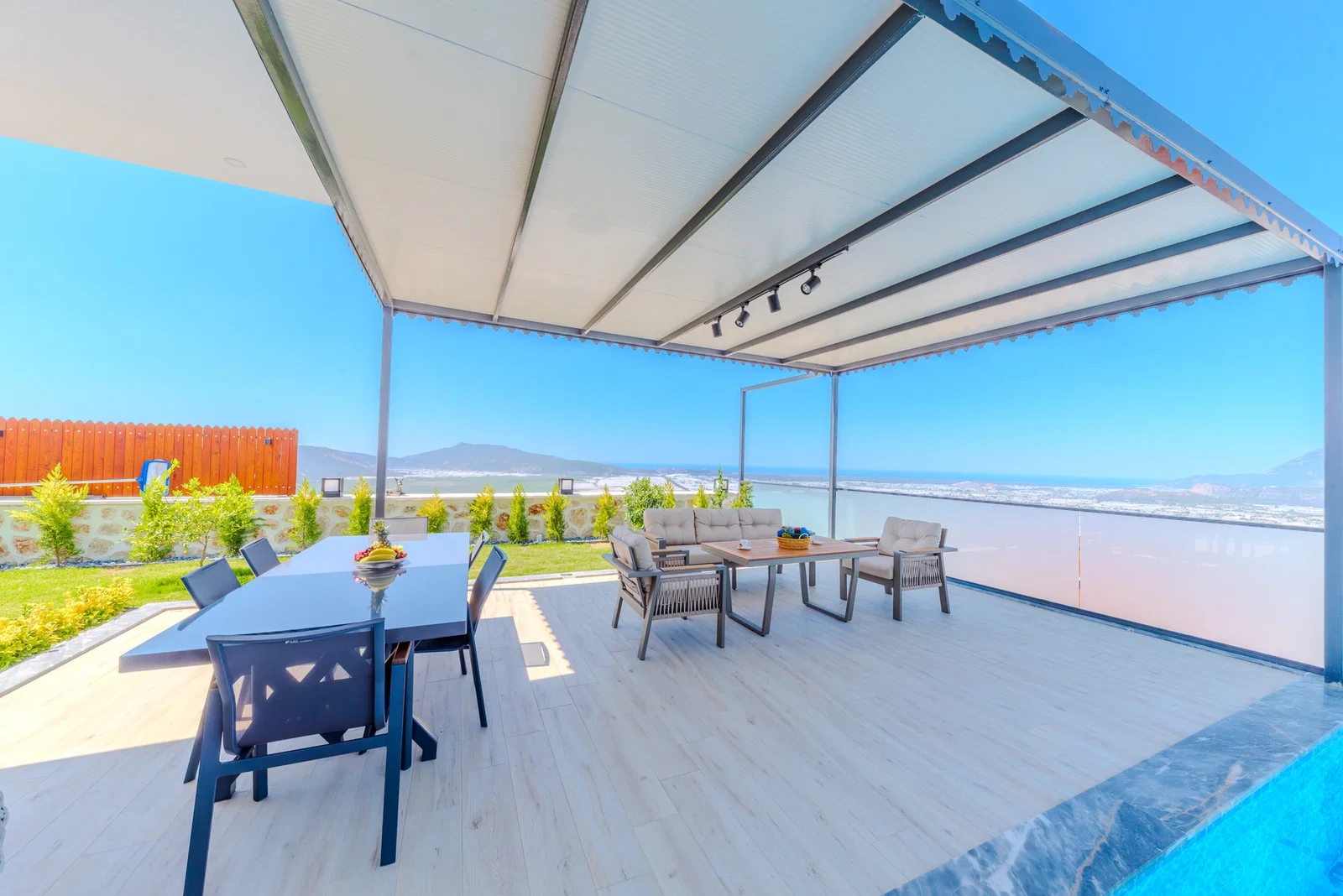 Çavdır’da Korunaklı, Çocuk Havuzlu, 2 Yatak Odalı, Kiralık Villa