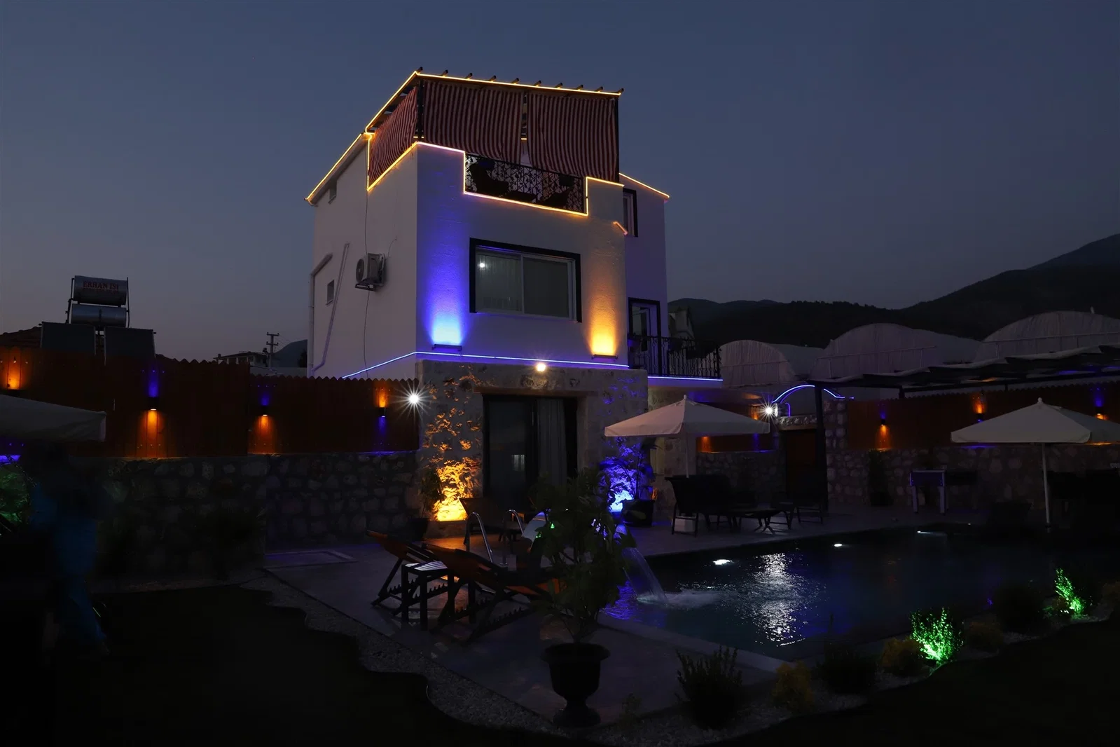 Çavdır’da Huzurlu, Korunaklı Havuzlu, Jakuzili, Kiralık Villa