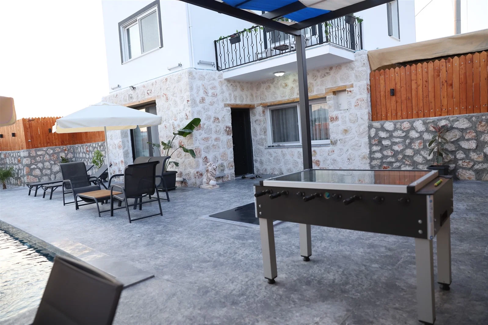 Çavdır’da Huzurlu, Korunaklı Havuzlu, Jakuzili, Kiralık Villa