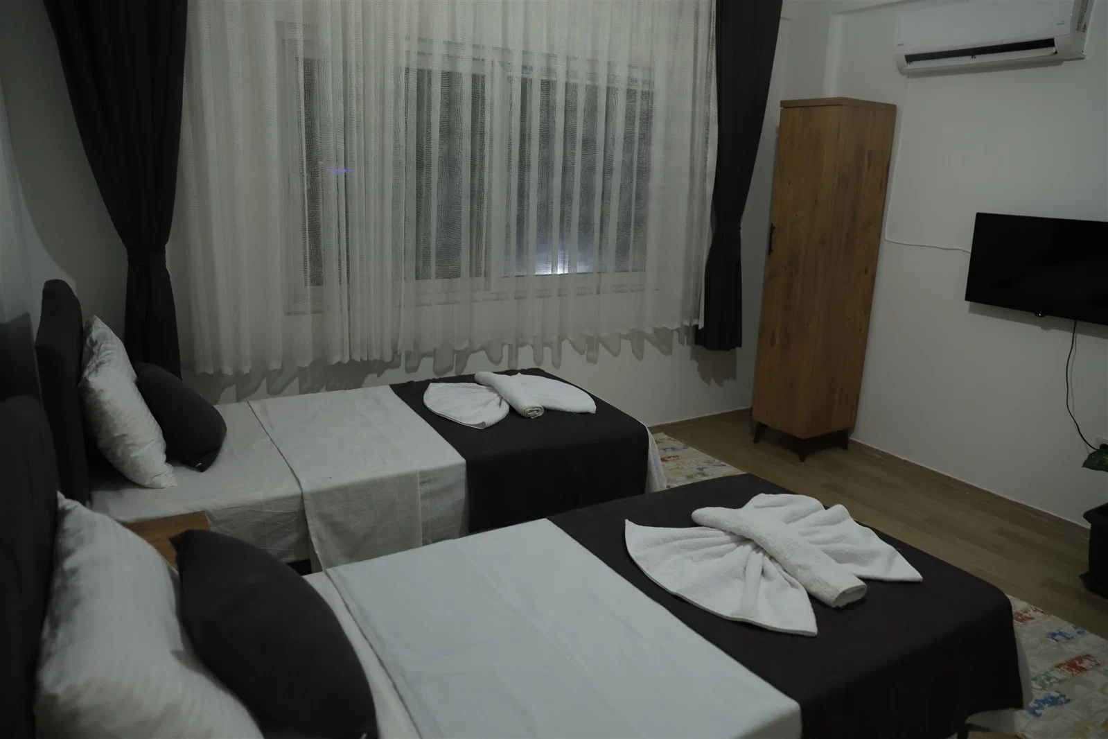 Çavdır’da Huzurlu, Korunaklı Havuzlu, Jakuzili, Kiralık Villa