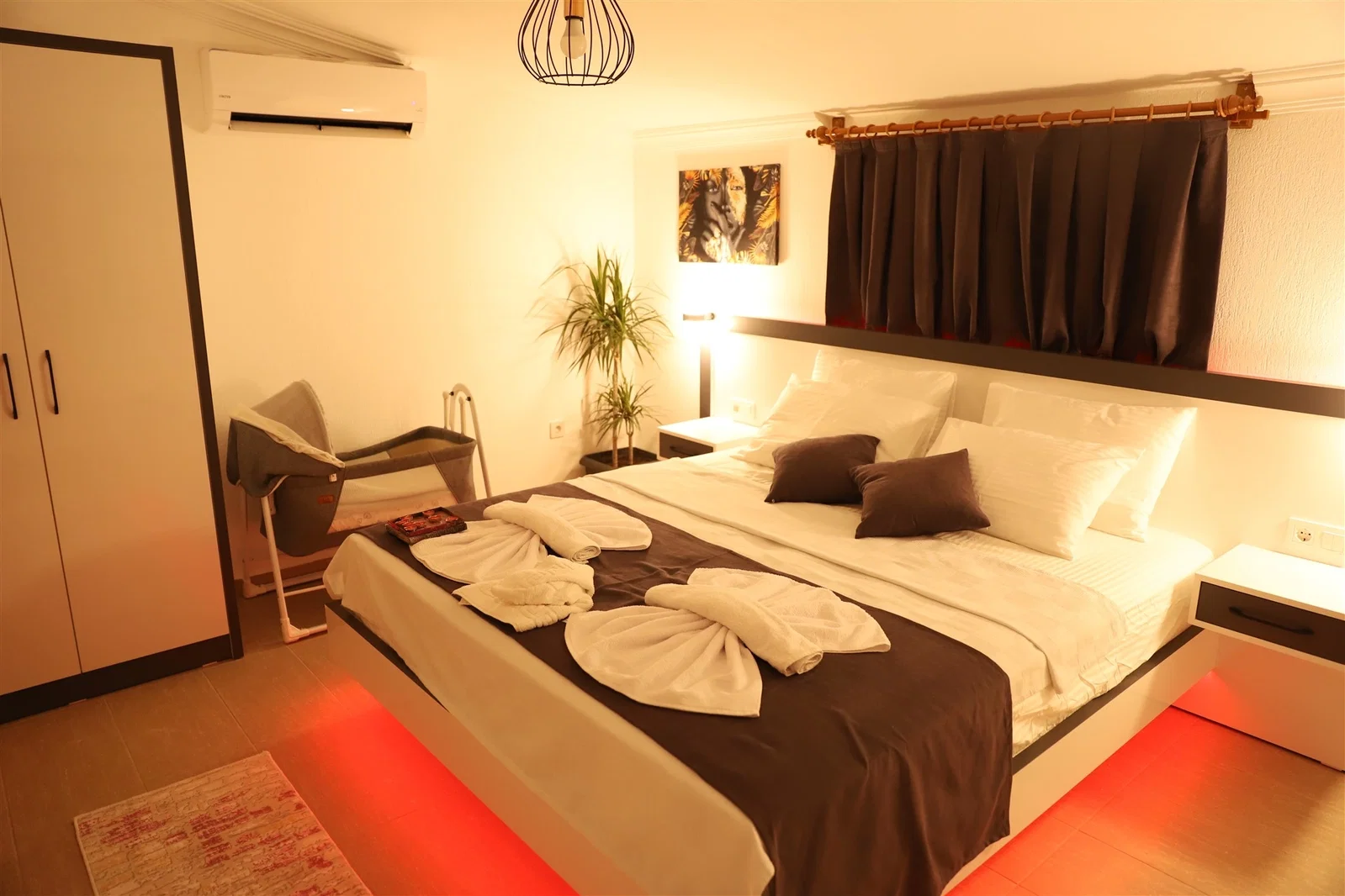 Çavdır’da Huzurlu, Korunaklı Havuzlu, Jakuzili, Kiralık Villa