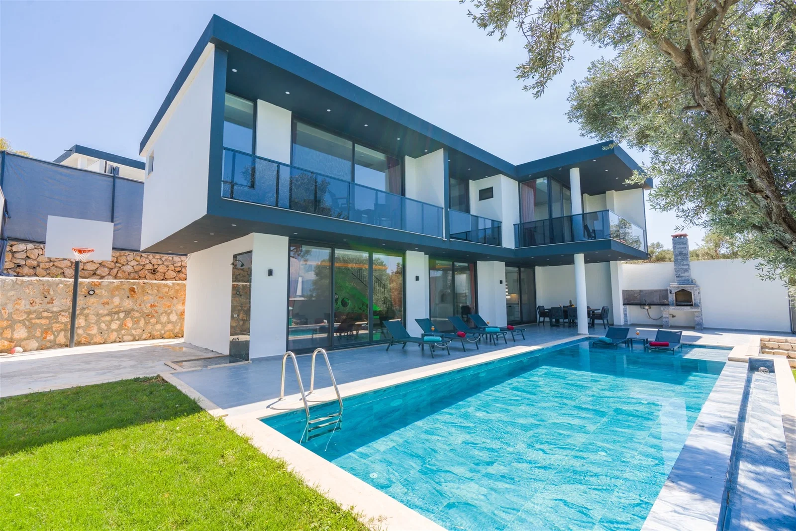 Patara’da Balayı Çiftlerine Uygun, Korunaklı Havuzlu, 6 Kişilik, Ekonomik Villa