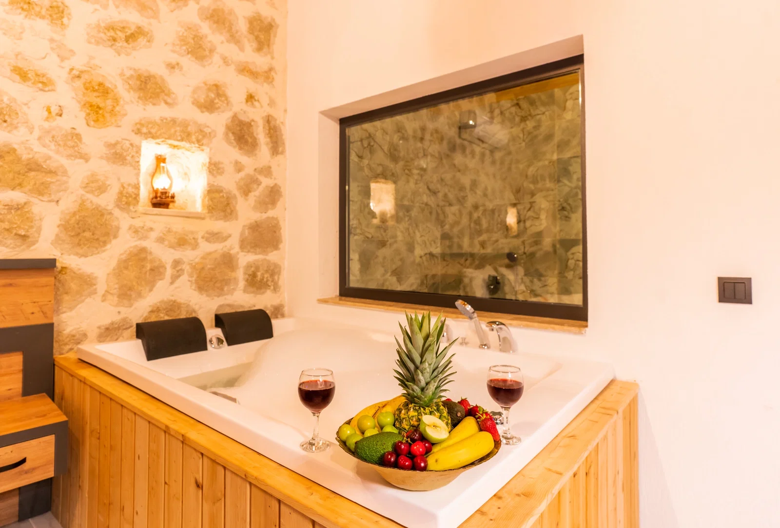 Bezirgan’da Balayı Çiftlerine Uygun, Korunaklı Havuzlu, 2 Yatak Odalı, Kiralık Villa