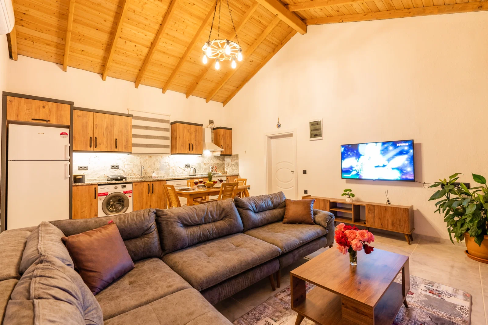 Bezirgan’da Balayı Çiftlerine Uygun, Korunaklı Havuzlu, 2 Yatak Odalı, Kiralık Villa