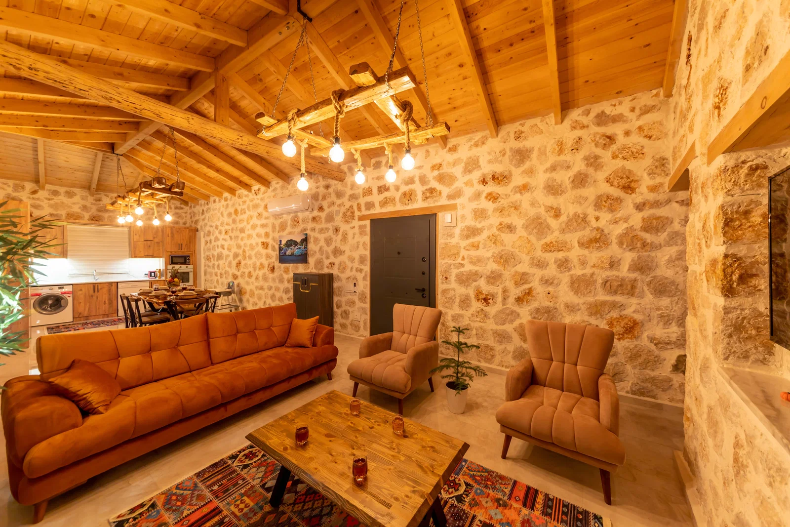 Yeşilköy’de Balayı Çiftlerine Uygun, Korunaklı Havuzlu, 2 Yatak Odalı, Kiralık Villa