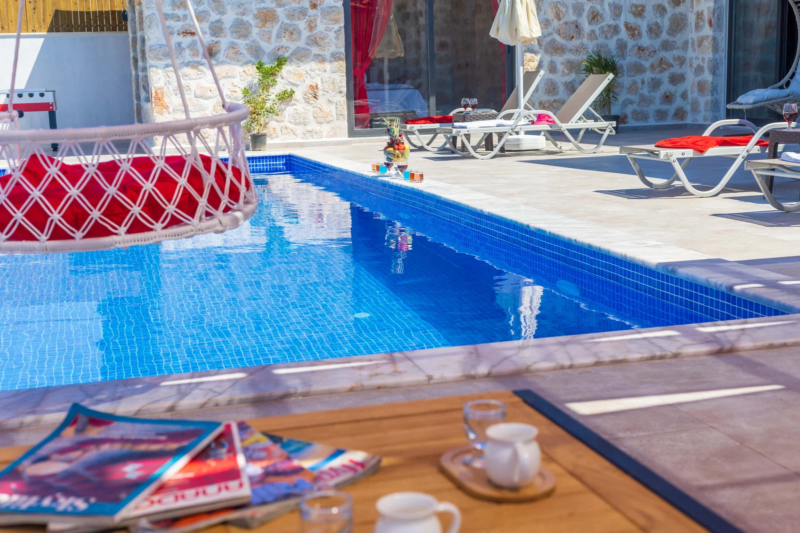 Yeşilköy’de Balayı Çiftlerine Uygun, Korunaklı Havuzlu, 2 Yatak Odalı, Kiralık Villa