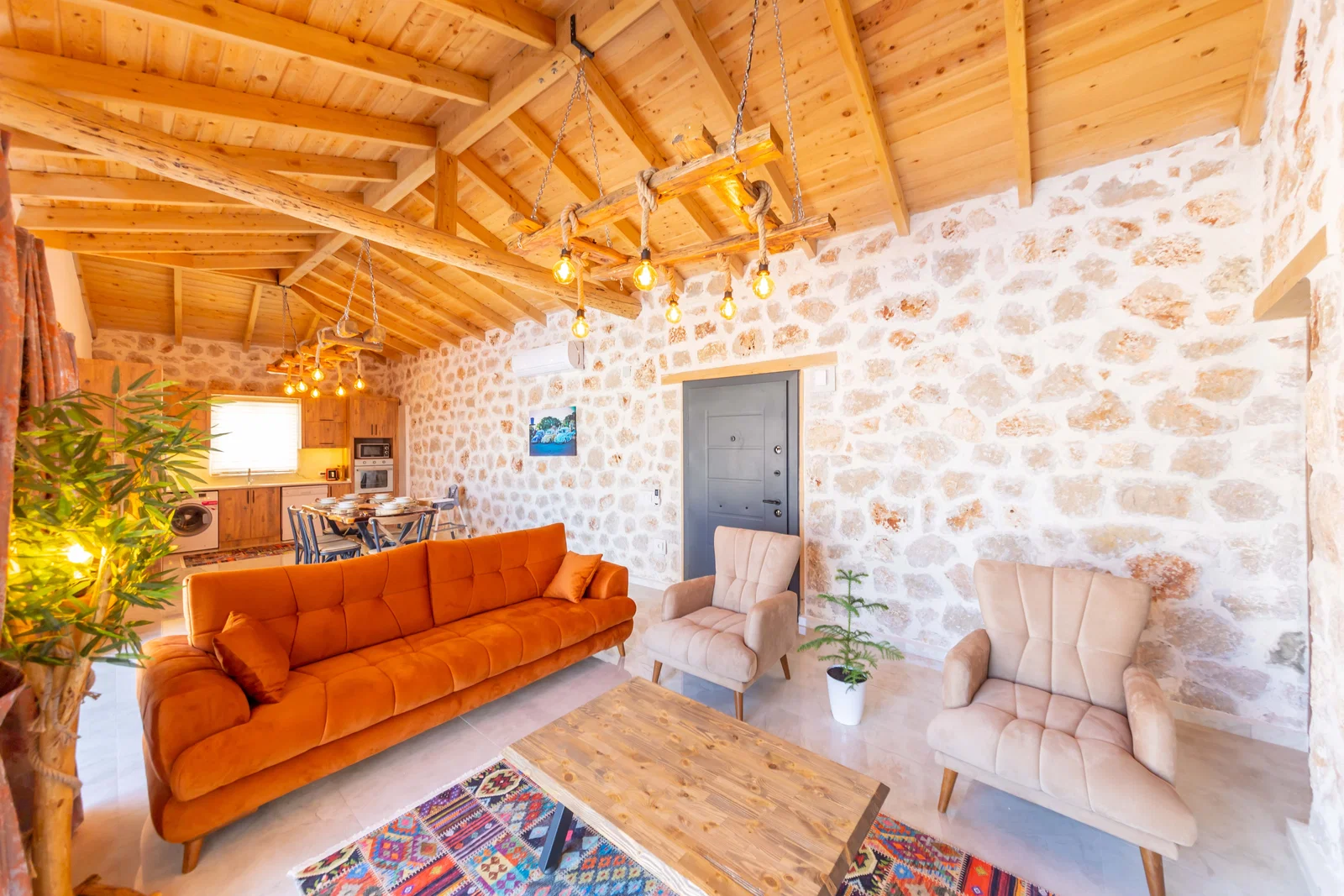 Yeşilköy’de Balayı Çiftlerine Uygun, Korunaklı Havuzlu, 2 Yatak Odalı, Kiralık Villa