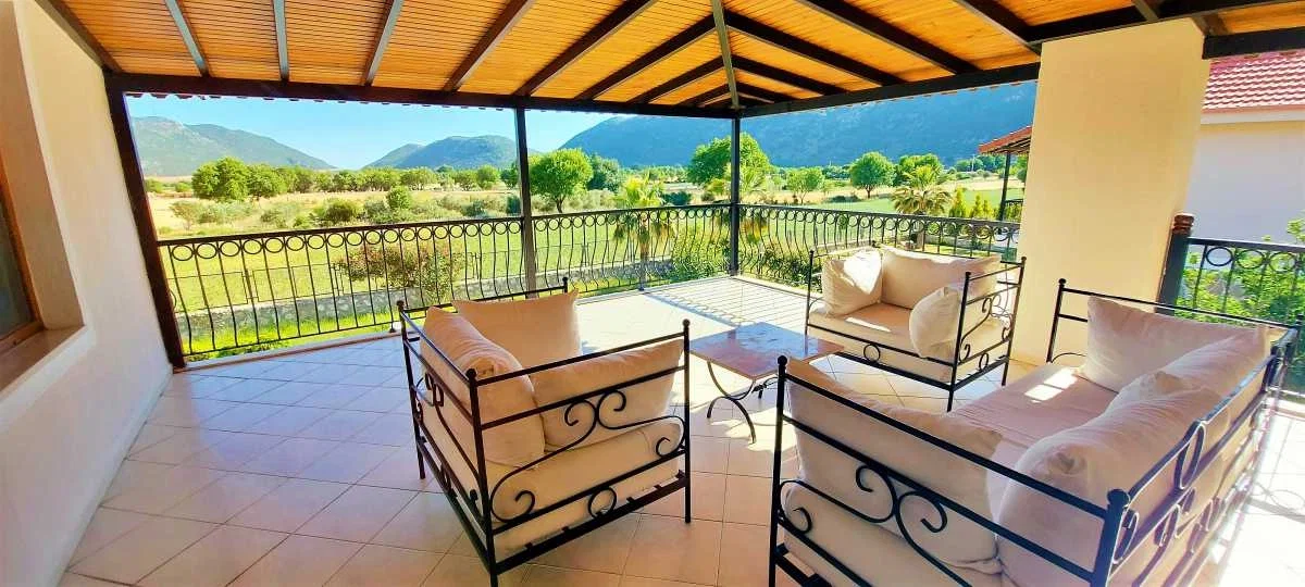 Bezirgan’da Huzurlu, Korunaklı Havuzlu, 6 Kişilik, Ekonomik Villa