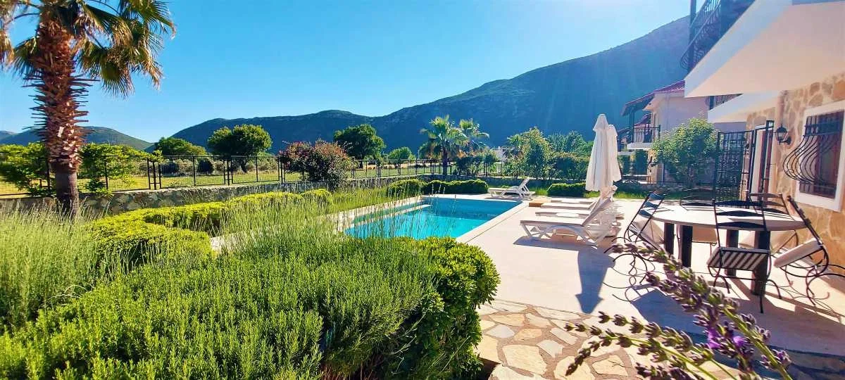 Bezirgan’da Huzurlu, Korunaklı Havuzlu, 6 Kişilik, Ekonomik Villa