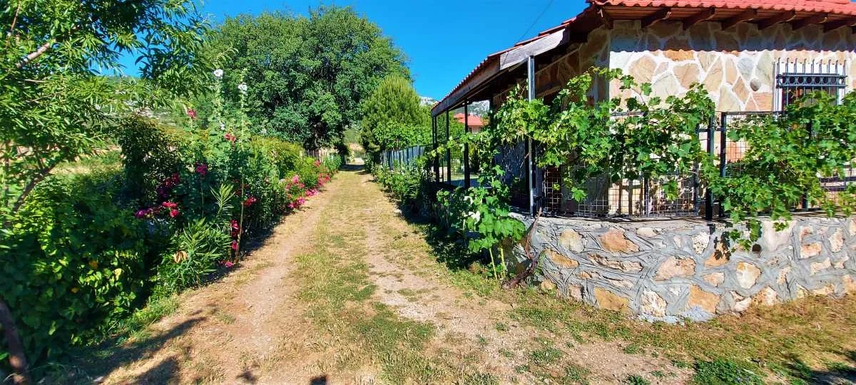 Bezirgan’da Huzurlu, Korunaklı Havuzlu, 6 Kişilik, Ekonomik Villa