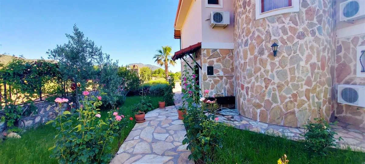 Bezirgan’da Huzurlu, Korunaklı Havuzlu, 6 Kişilik, Ekonomik Villa
