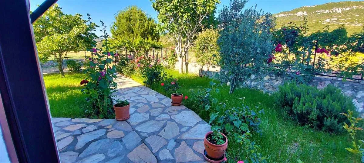 Bezirgan’da Huzurlu, Korunaklı Havuzlu, 6 Kişilik, Ekonomik Villa