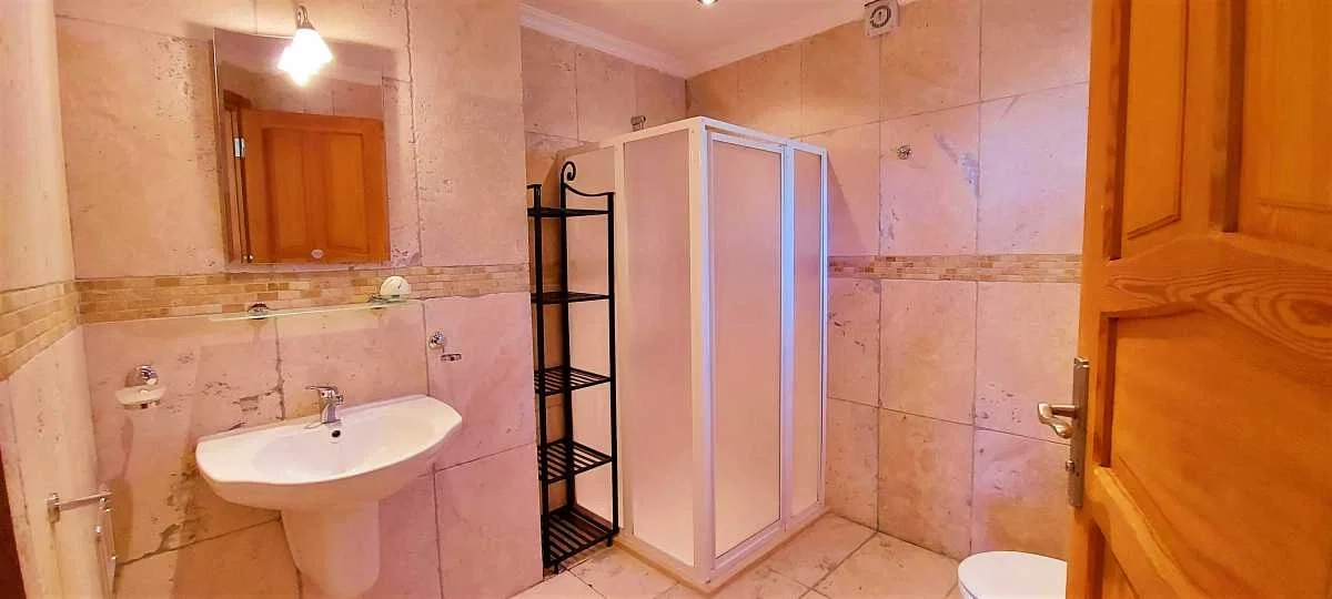 Bezirgan’da Huzurlu, Korunaklı Havuzlu, 6 Kişilik, Ekonomik Villa
