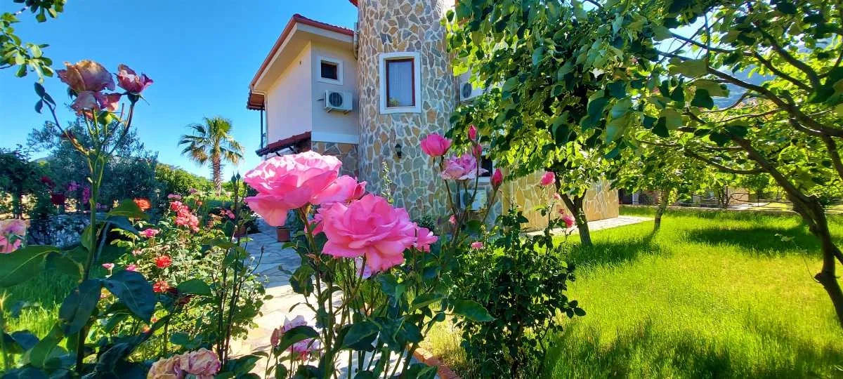 Bezirgan’da Huzurlu, Korunaklı Havuzlu, 6 Kişilik, Ekonomik Villa