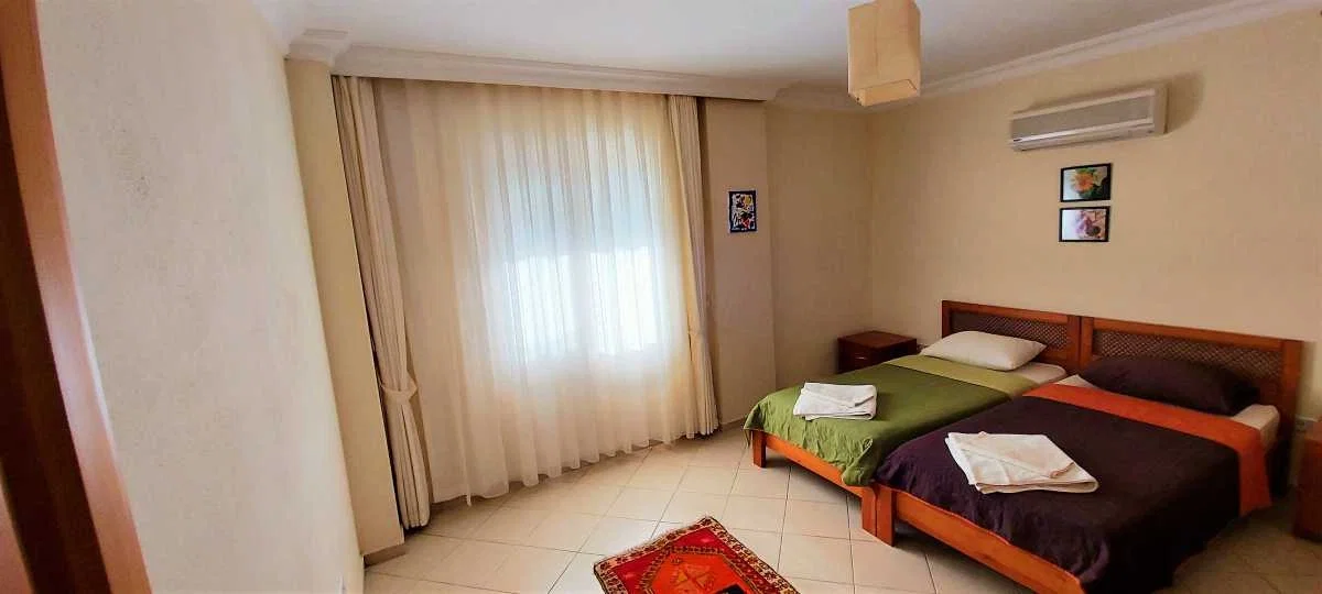 Bezirgan’da Huzurlu, Korunaklı Havuzlu, 6 Kişilik, Ekonomik Villa