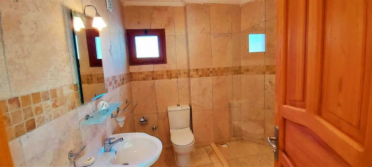 Bezirgan’da Huzurlu, Korunaklı Havuzlu, 6 Kişilik, Ekonomik Villa
