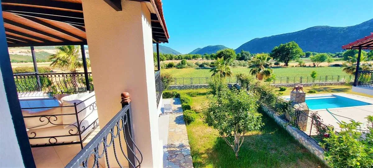 Bezirgan’da Huzurlu, Korunaklı Havuzlu, 6 Kişilik, Ekonomik Villa