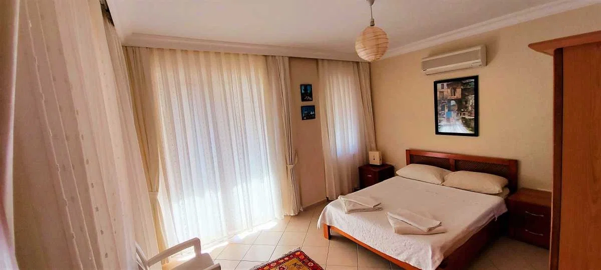 Bezirgan’da Huzurlu, Korunaklı Havuzlu, 6 Kişilik, Ekonomik Villa