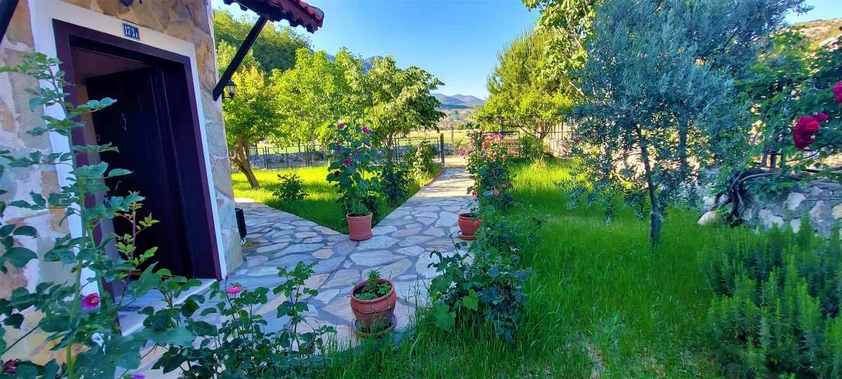 Bezirgan’da Huzurlu, Korunaklı Havuzlu, 6 Kişilik, Ekonomik Villa